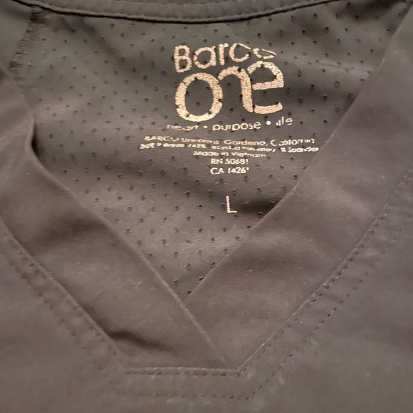 Barco scrub top - Picture 2 of 2